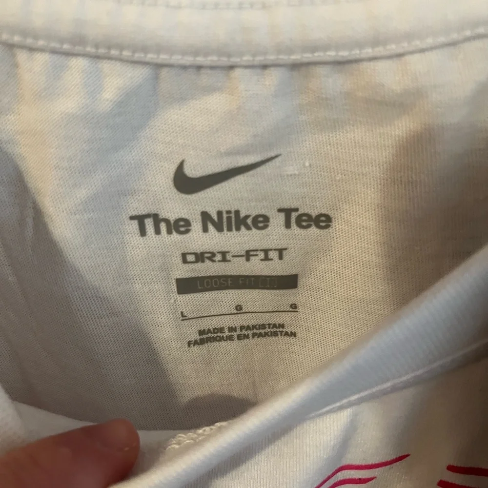Nike White and Pink Tee - Picture 2 of 4